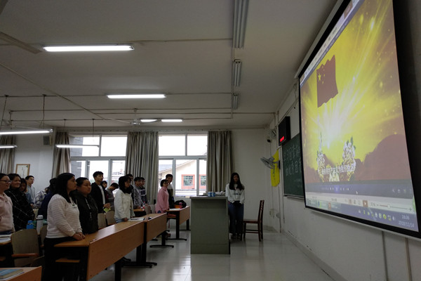 1、全体同学奏唱团歌.jpg 1、全体同学奏唱团歌.jpg