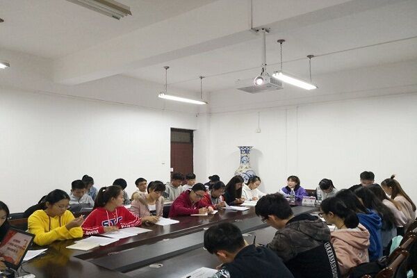 分团委学生副书记解读班团一体化主要内容.jpg 分团委学生副书记解读班团一体化主要内容.jpg